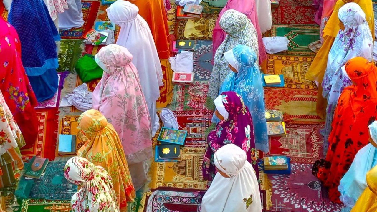 Sempat Viral di Medsos, Ini Klarifikasi Seorang Perempuan Jadi Imam Salat di Langkat