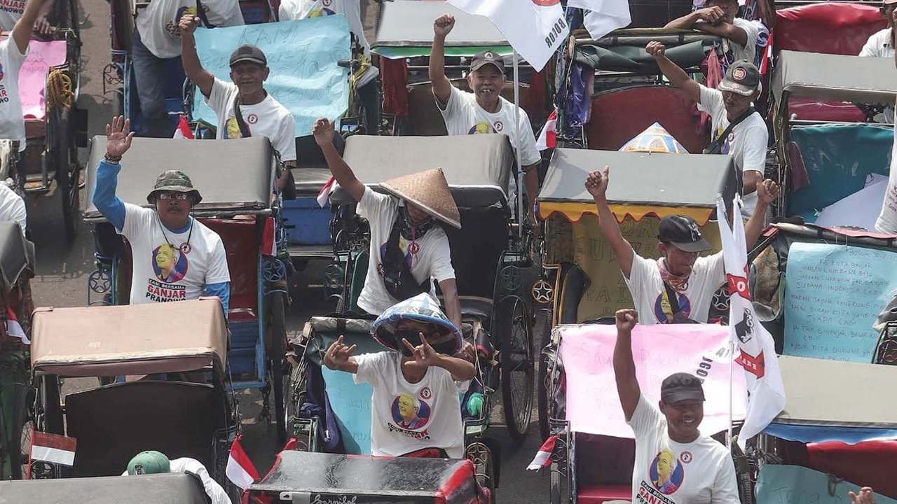 FOTO: Penuhi DPRD Kota Bogor, Ratusan Tukang Becak Bersatu Deklarasi Mendukung Ganjar Pranowo Capres 2024