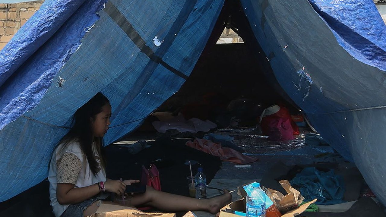 FOTO: Pasca Kebakaran 400 Rumah di Penjaringan, 1.000 Orang Mengungsi di Tenda Darurat, Keadaannya Memprihatinkan