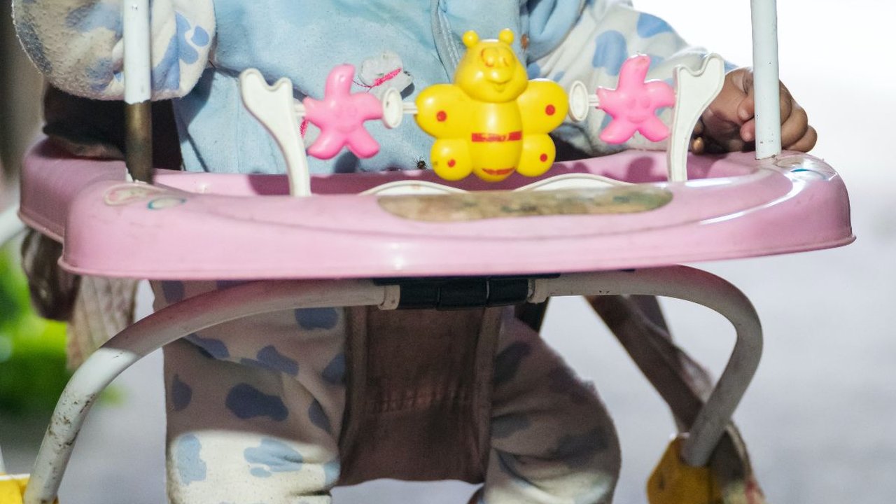 Waspadai Bahaya Penggunaan Baby Walker untuk Ajari Buah Hati Berjalan