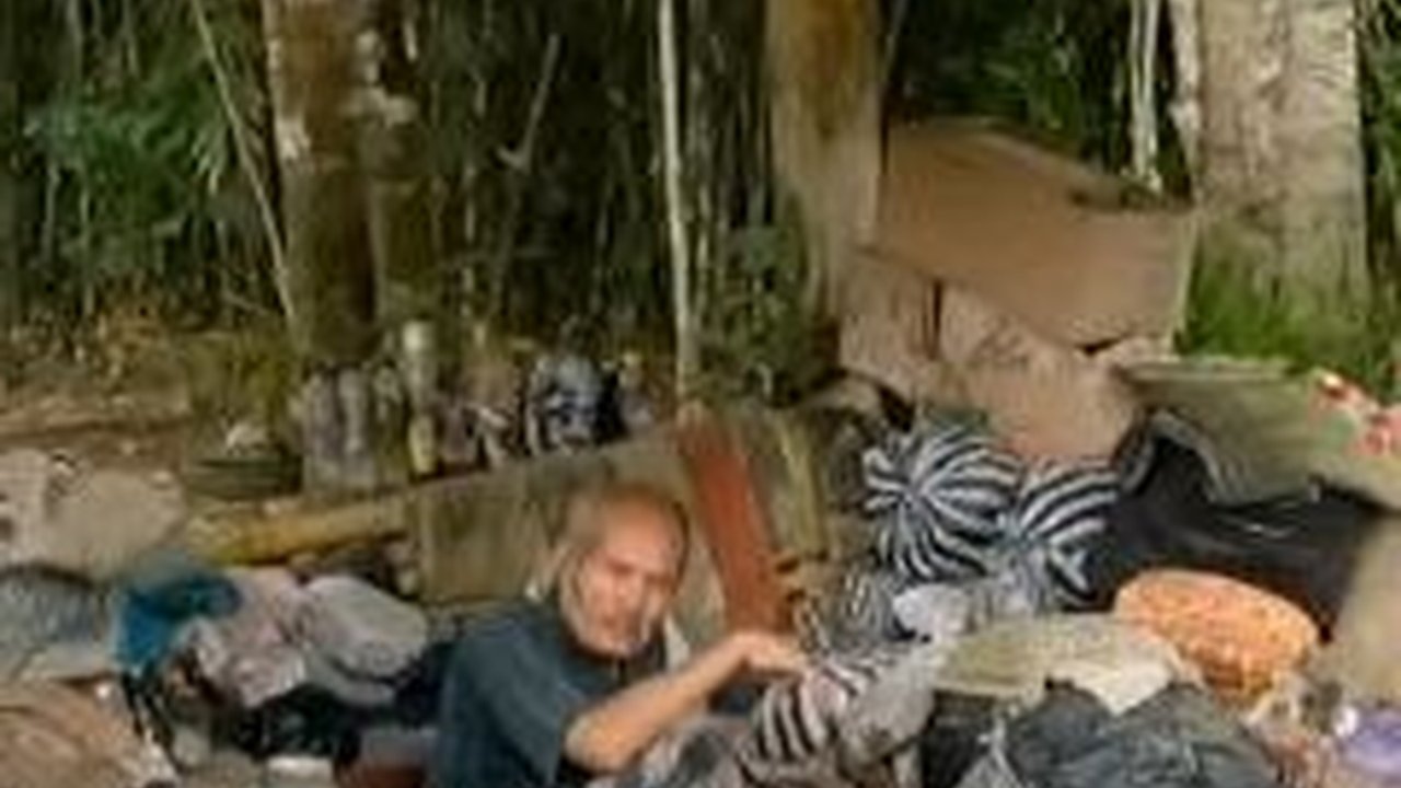 Hidup Berkecukupan, Pria di Purbalingga Ini Sudah 13 Tahun Tinggal di Makam Desa