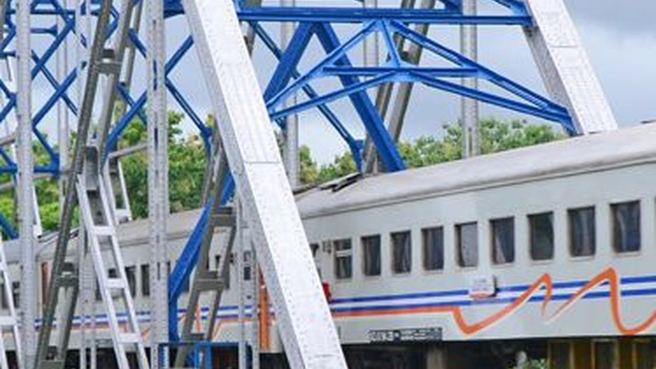 Dibangun Tanpa Tiang Penyangga, Jembatan Ini Hanya Ada di Indonesia dan Belanda