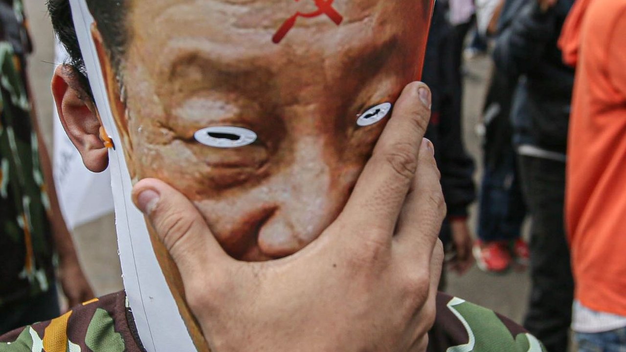 Aksi Solidaritas untuk Muslim Uighur, Demonstran Bentangkan Spanduk Tragedi Urumqi