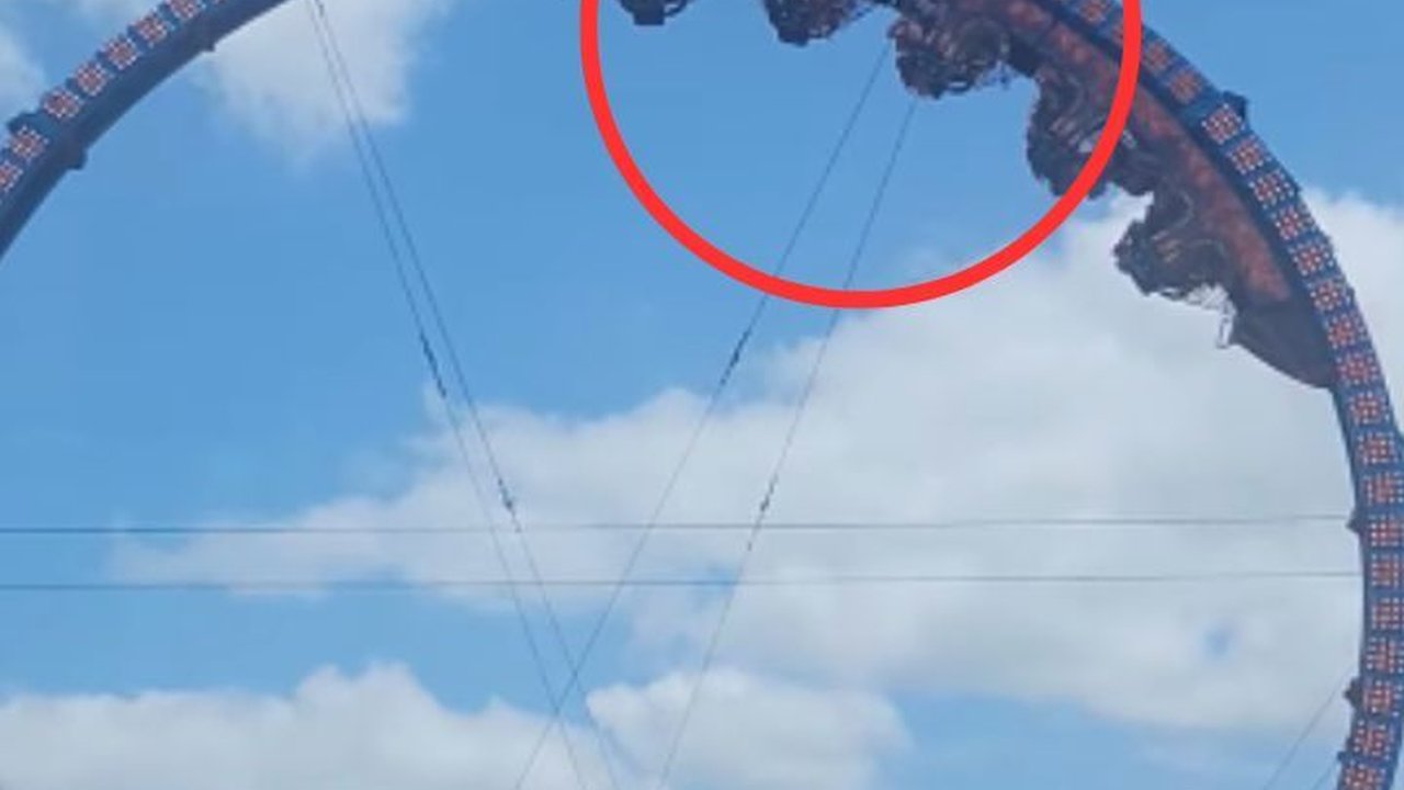 Gara-gara Ada Retakan, Rollercoaster Berisi 8 Penumpang Terjebak dalam Posisi Terbalik