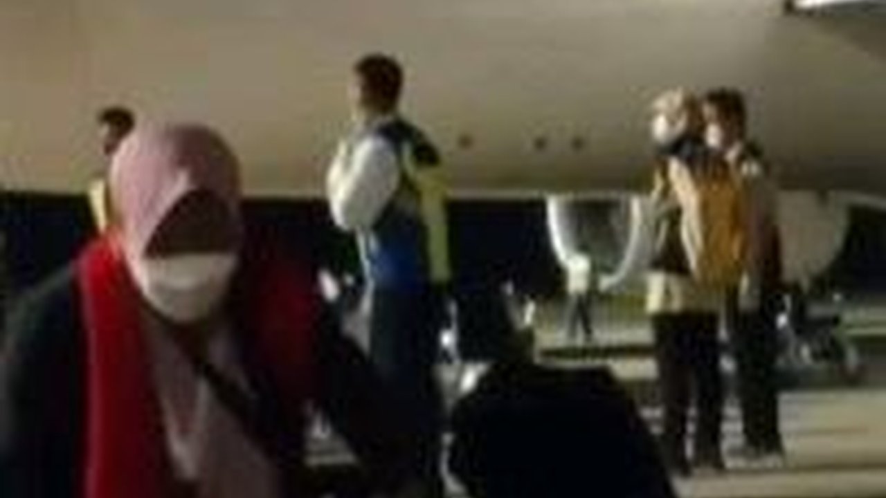 Kloter Pertama Jemaah Haji Asal Jateng Tiba di Tanah Air, Penuh Suasana Haru