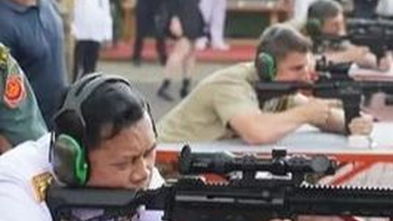 Panglima TNI Ajak Panglima Australia Naik Maung, Lalu Menembak dengan Senjata Canggih