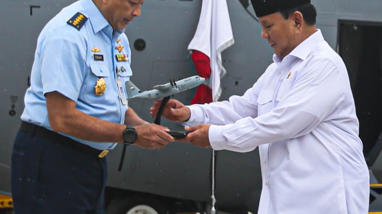 Menhan Prabowo Serah Terima Unit Kedua Pesawat C-130J Super Hercules ke KSAU
