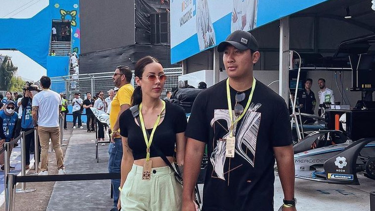 Rayakan Anniversary, Intip Kebersamaan Darma Mangkuluhur bareng Kekasih