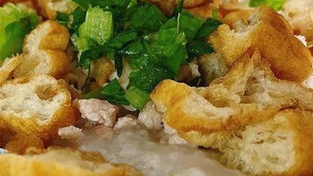 Lezatnya Bubur Ayam Ko Iyo, Jadi Spot Kuliner Legendaris di Tangerang