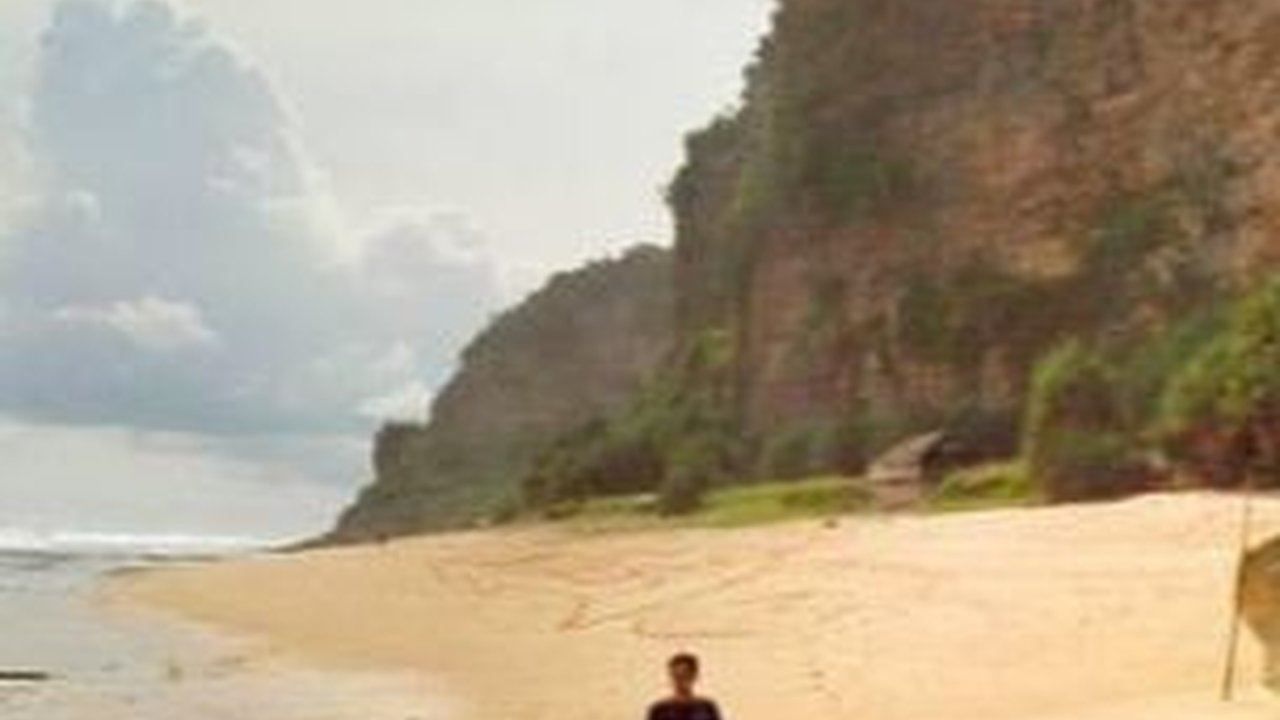 Mengunjungi Pantai Watunene di Gunungkidul, Surga Tersembunyi di Balik Tebing Karang