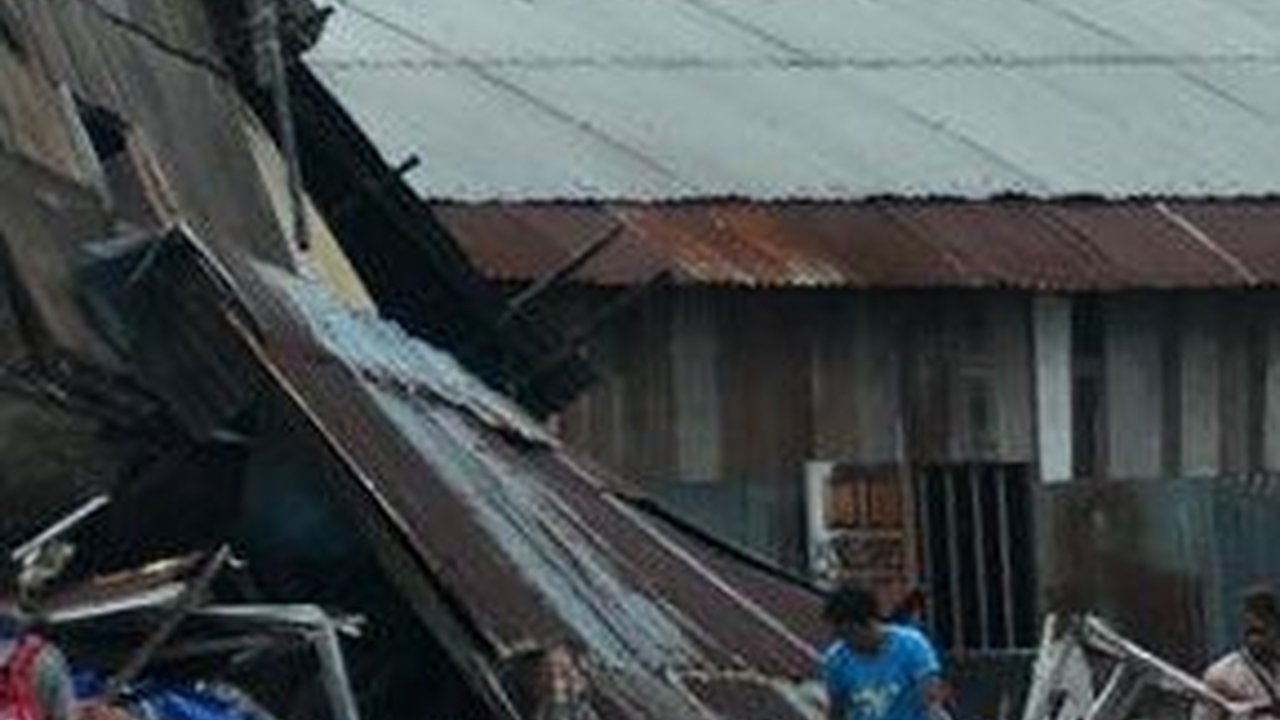 Bocah Ngaku Yatim Piatu Korban Tsunami Palu Terlantar di Tol, Jalan Kaki dari Takalar ke Makassar