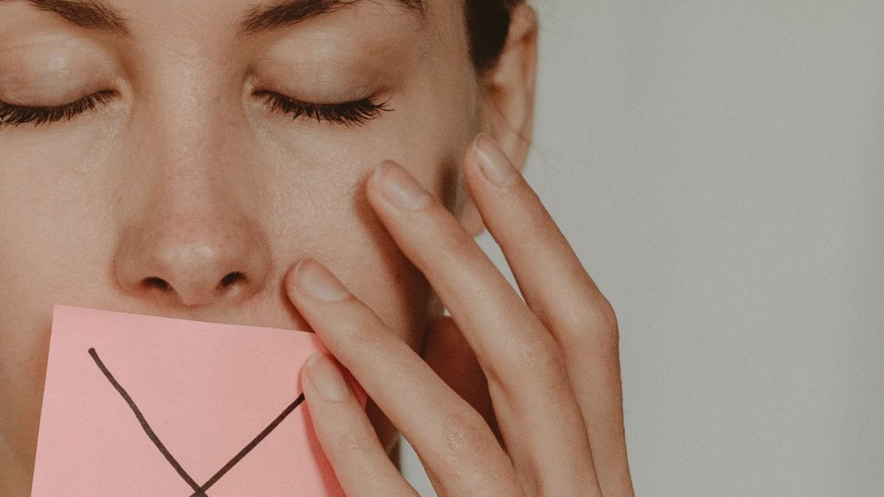 7 Penyebab Paling Umum Munculnya Rasa Asam di Mulut