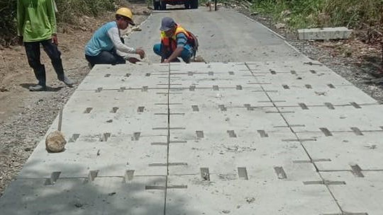Proyek Jalan Ratusan Miliar Rupiah di Bojonegoro Dikerjakan Asal-asalan