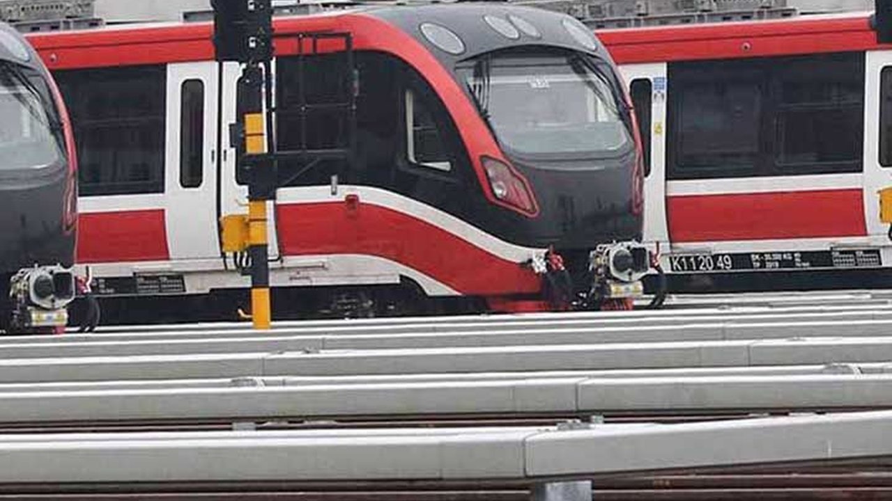 Intip Kesibukan Depo LRT Jabodebek di Jatimulya Jelang Uji Coba