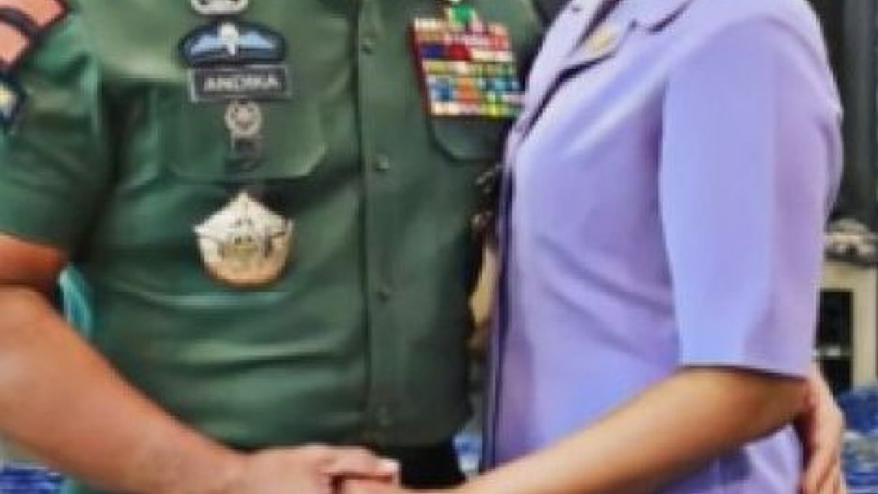 Cerita Awal Ketemu Eks Panglima TNI & Istri, Saling Taksir Tapi Tak Berbicara