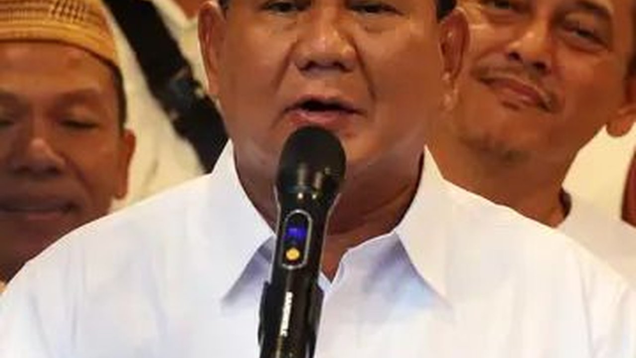 Kelakar Prabowo ke Effendi Simbolon: Jangan Galak-Galak Pak