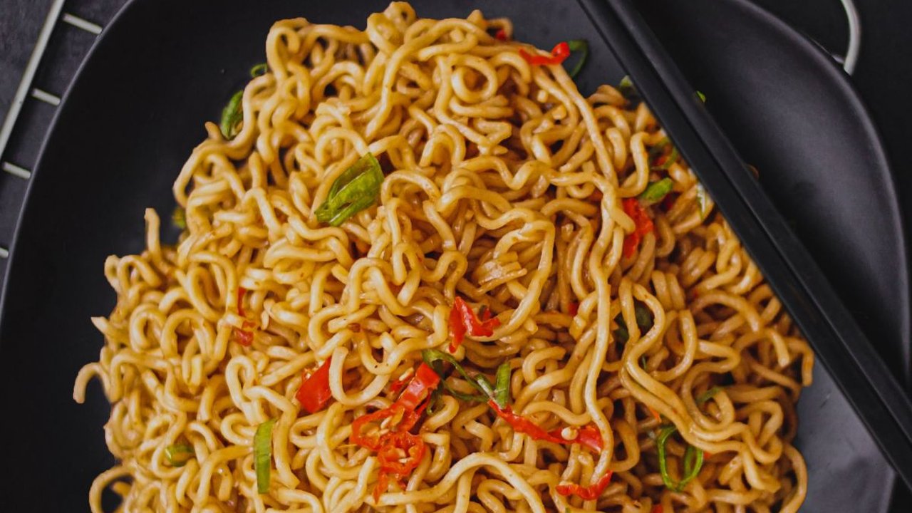 6 Resep Martabak Mie Praktis untuk Camilan, Mudah Dibuat