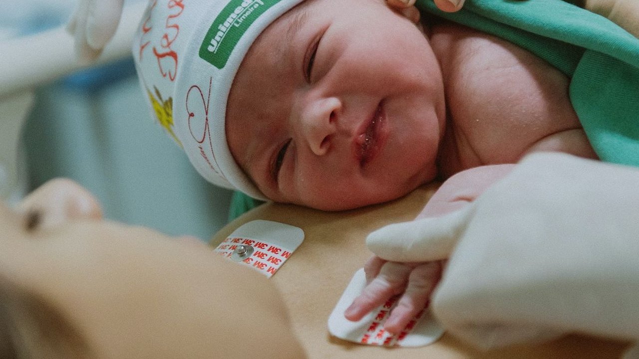 Ketahui Apa Itu Perawatan Metode Kanguru pada Bayi Baru Lahir dan Apa Manfaatnya