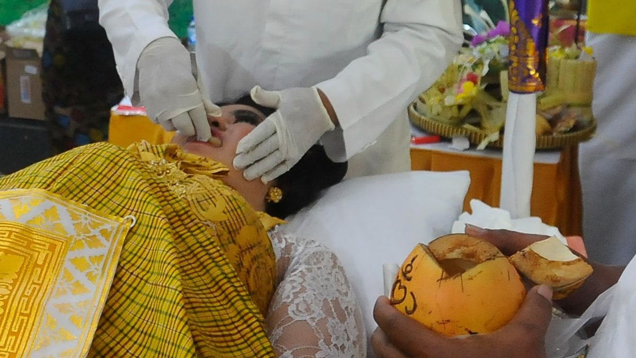FOTO: Menengok Mepandes, Ritual Sakral Potong Gigi bagi Remaja Hindu di Bogor