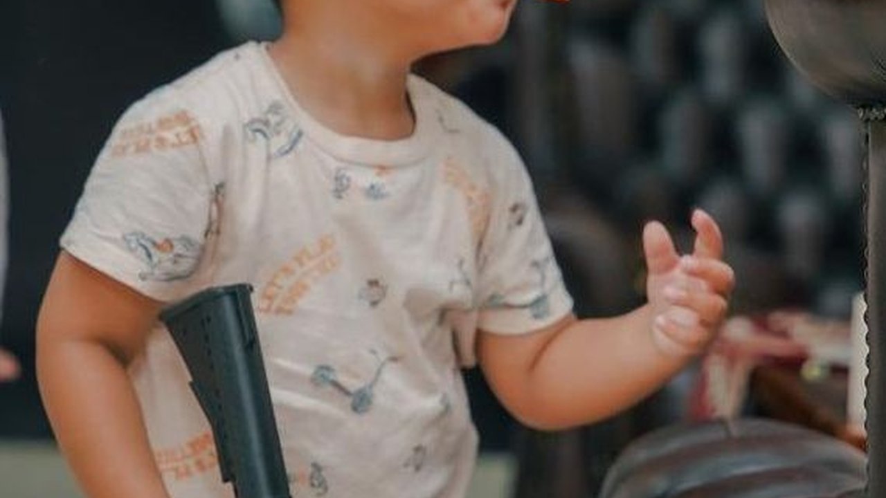 Lucunya Al Nahyan Bawa 'Senjata' Hingga Pose Nembak, Netizen: Persiapan buat Dor Begal
