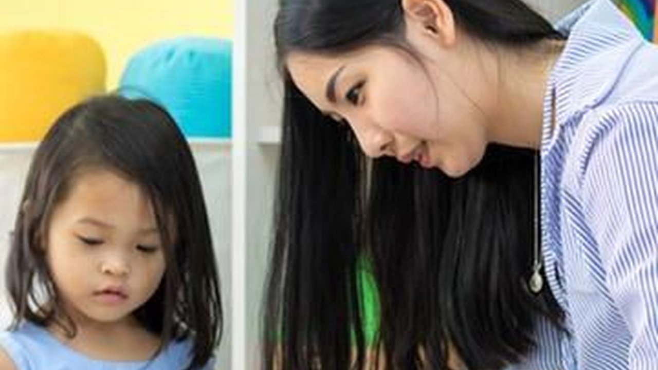 Bupati Mojokerto Tegaskan Orang Tua Harus jadi Teman Curhat Paling Nyaman bagi Anak, Ini Alasannya