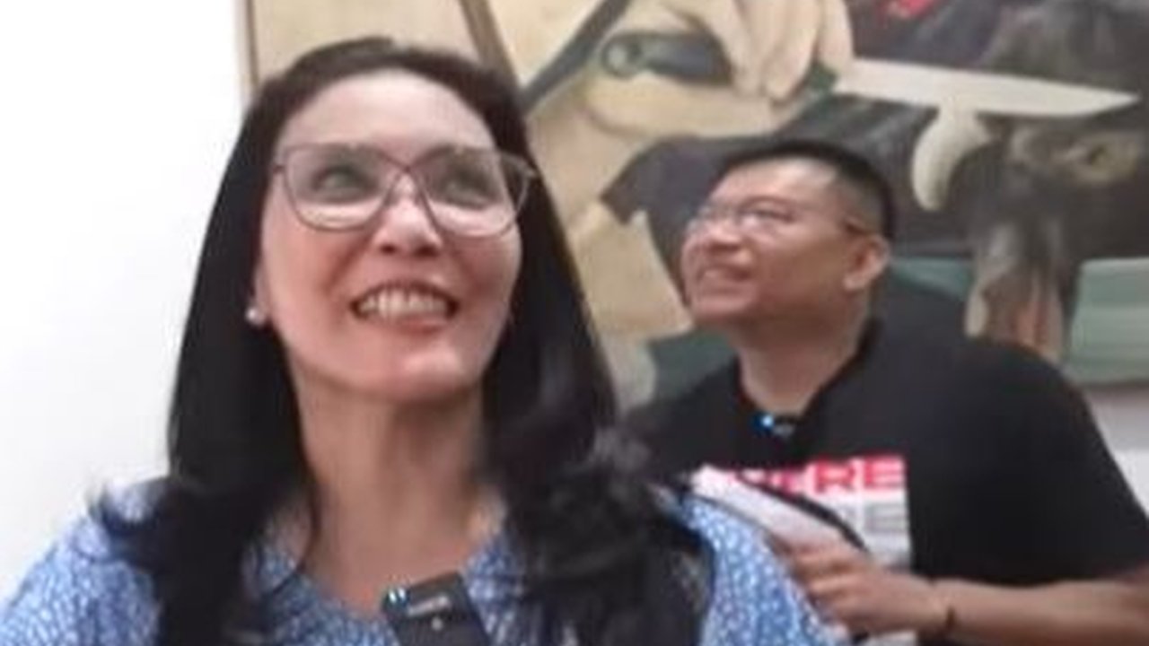 Melihat dari Dekat Koleksi Barang-barang Tua di Rumah Rieke Diah Pitaloka, Ada Lukisan Hingga Tempat Abu Jenazah