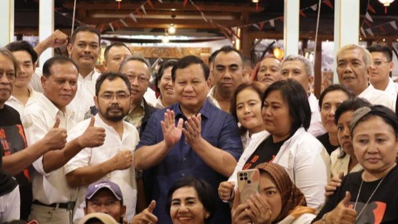 Momen Prabowo Karaoke ‘Ojo Dibandingke’ Bersama Relawan Jokowi dan Bolone Mas Gibran