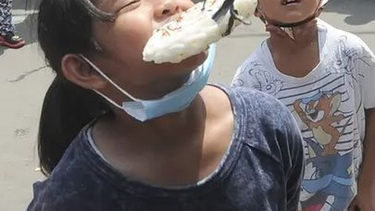 Lomba Makan Kerupuk, Pengingat Sulitnya Ekonomi RI Sebelum Merdeka