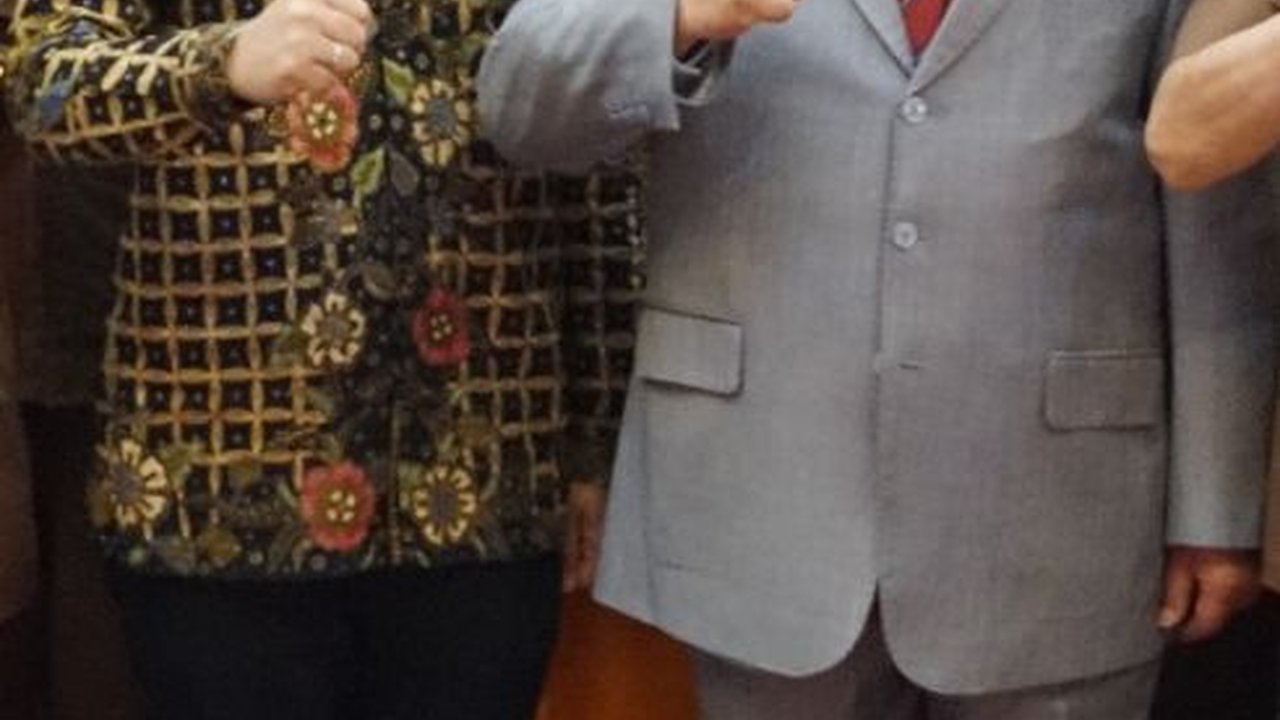 FOTO:  Prabowo dan Gibran Duduk Berdampingan di Peringatan Hari Veteran Nasional, Beginilah Momen Kedekatan Mereka