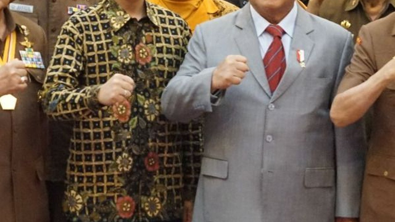 VIDEO: Momen Bacapres Prabowo Joget Bareng Relawan, Blak-blakan Peluang Gibran jadi Cawapres