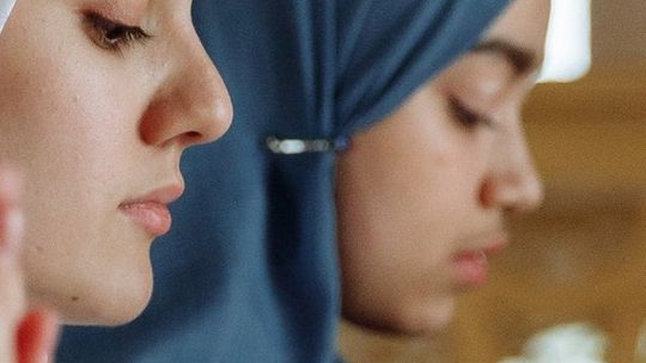 Bacaan Doa Menutup Hati Suami untuk Perempuan Lain & Tetap Setia Tidak Berselingkuh