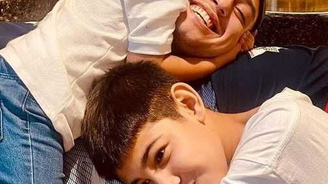 Sama-sama Ganteng dan Kompak, Ini Potret 2 Anak Rifky Balweel Yang Saling Sayang Meski Beda Ibu