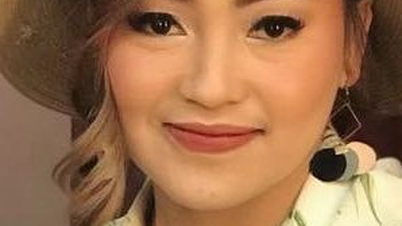 Dilengkapi Kursi Bak Singgasana Kerajaan, Ini  Potret Rumah Baru Mpok Alpa yang Mewah