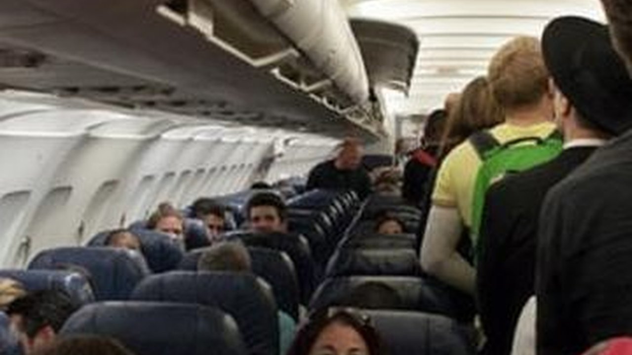 Ini Cara Mudah Dapat Tempat Duduk Dekat Jendela saat Naik Pesawat Terbang