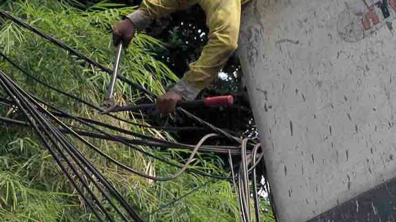 FOTO: Pemprov DKI Akhirnya Tertibkan Kabel-Kabel Semrawut di Jakarta