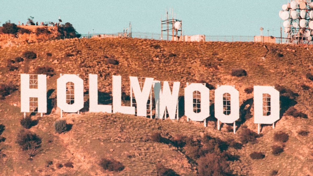 Daftar Seleb Hollywood yang Tak Pakai Smartphone Padahal Filmnya Penuh Kecanggihan Teknologi