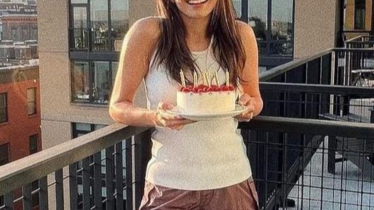 Momen Enzy Storia Rayakan Ultah ke 31 Secara Sederhana di Amerika. Pose Cantik di Balkon Rumah