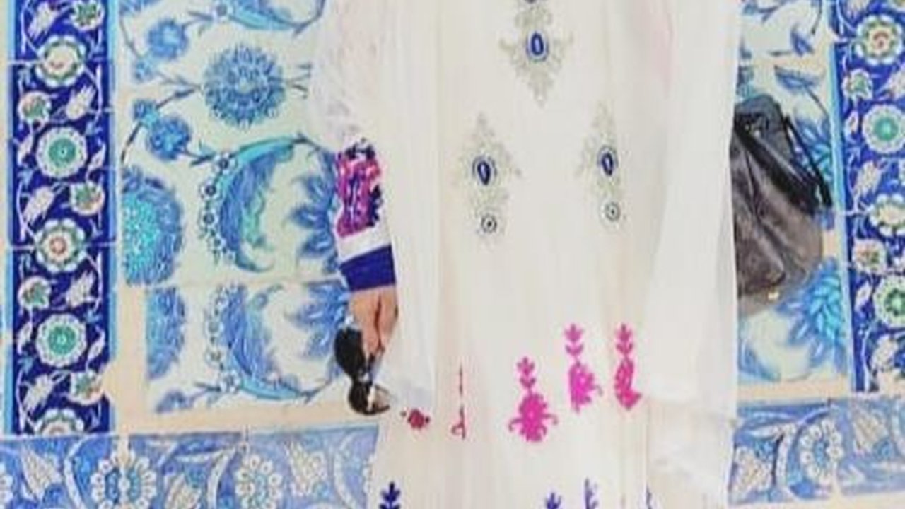 Awet Muda Diusia 57 Tahun, Cantiknya Paramitha Rusady Kenakan Hijab