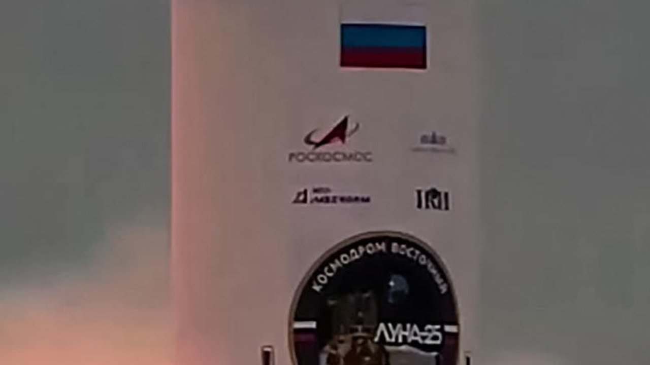 FOTO: Detik-Detik Rusia Luncurkan Robot Penjelajah Luna-25 dalam Misi Ambisius Mencari Air di Bulan