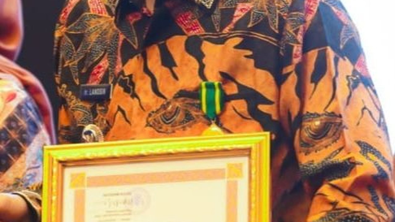 Komitmen pada Koperasi dan UKM, Bupati OKU Timur Raih Penghargaan Bergengsi