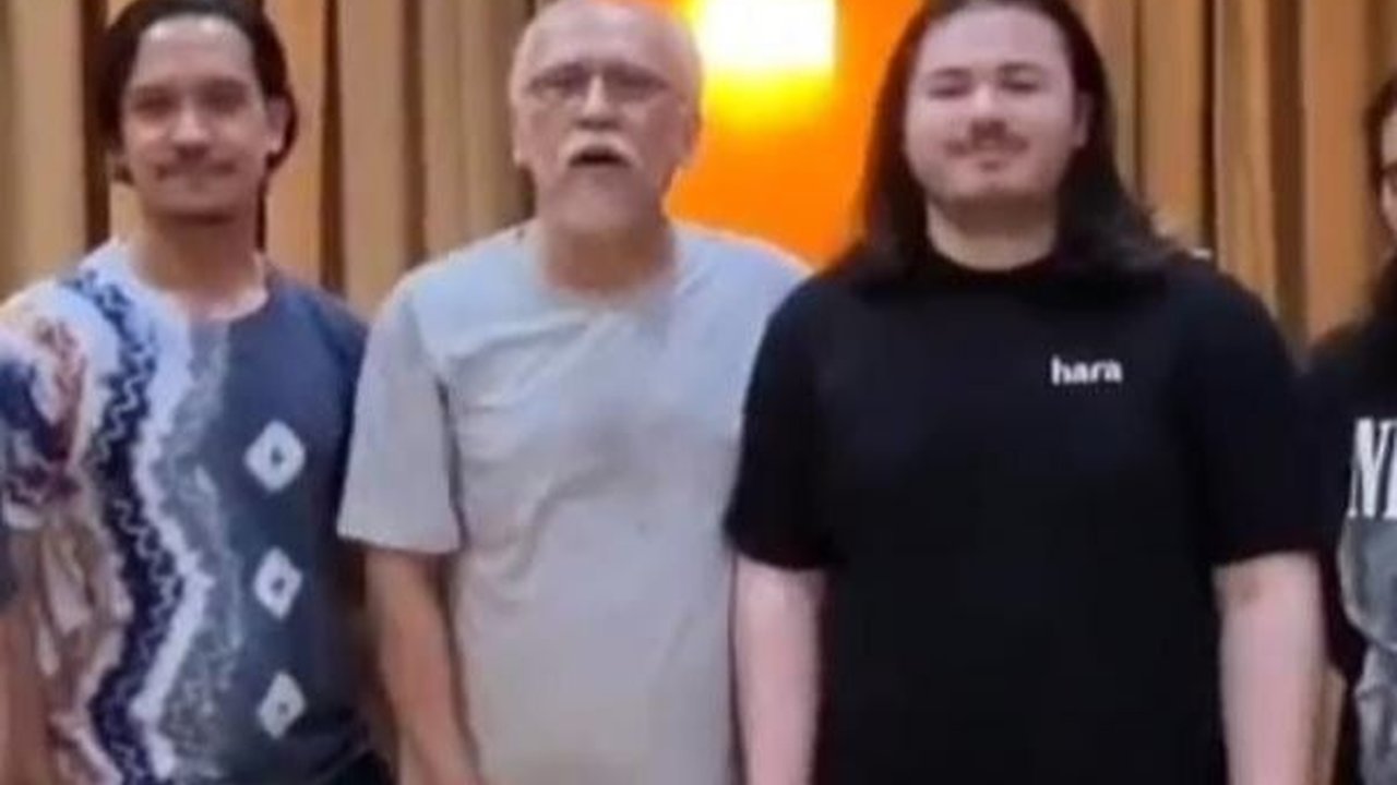 Sudah Dewasa, Potret Raya Rambu Rabbani Anak Iwan Fals, Rambutnya Gondrong Jadi Drummer