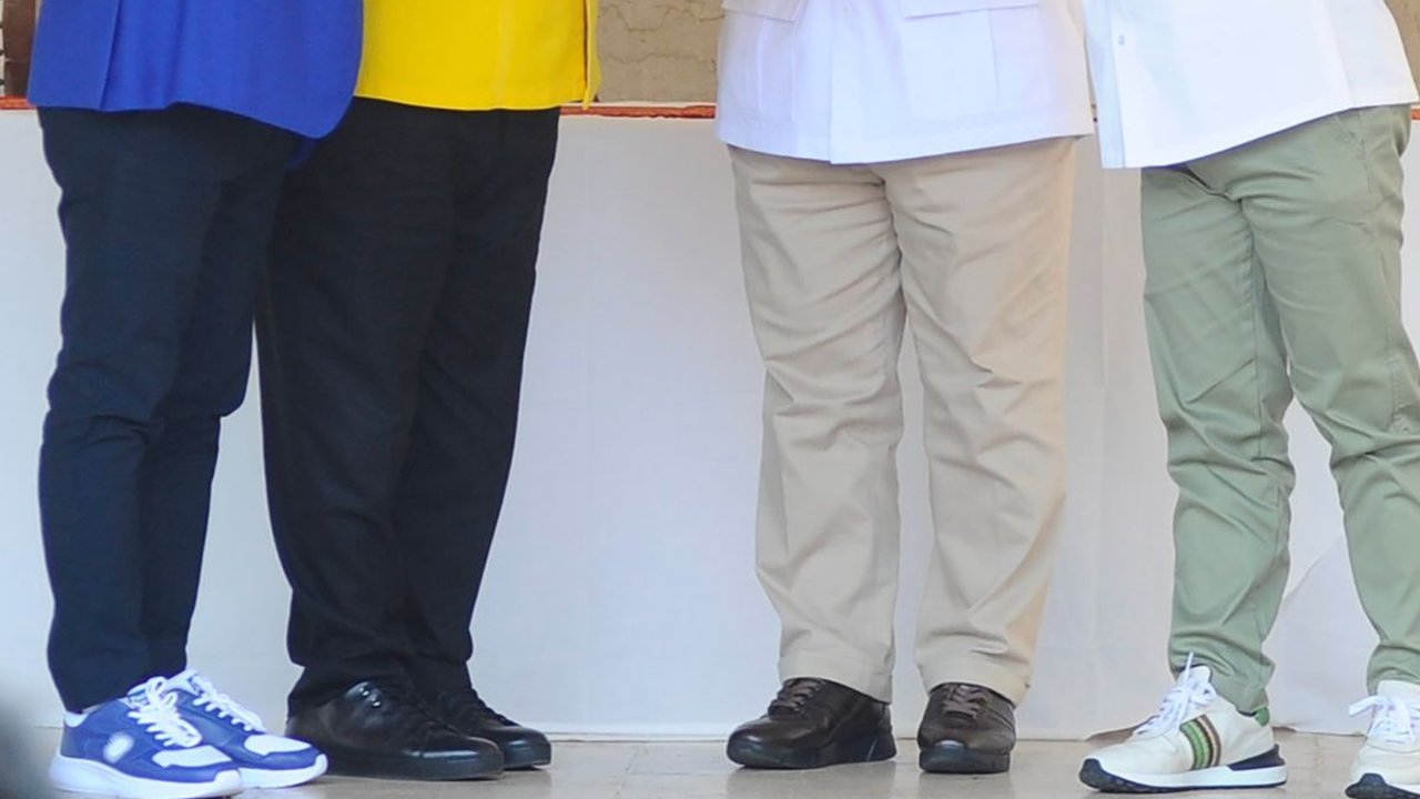 FOTO: Momen Golkar dan PAN Dukung Prabowo Capres, Jabatan Tangan Erat hingga Senyum Semringah Warnai Deklarasi