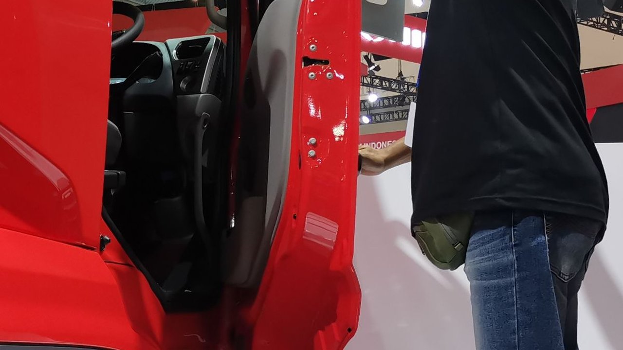 Enaknya Jadi Tukang Lap Mobil di GIIAS 2023: Dibayar Rp250.000 per Hari, Dapat Makan 3 Kali