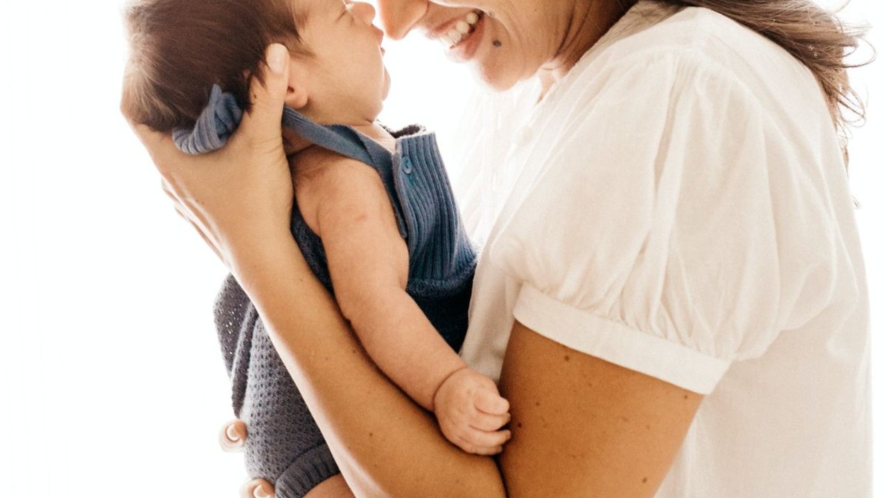 7 Kondisi pada Bayi yang Sering Buat Orangtua Cemas Padahal Tidak Berbahaya