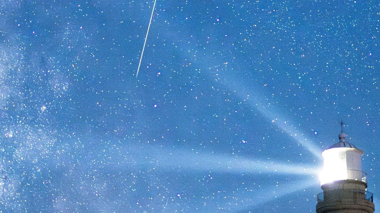 FOTO: Melihat Fenomena Hujan Meteor Perseid Menghiasi Langit Lima Negara di Belahan Bumi Utara