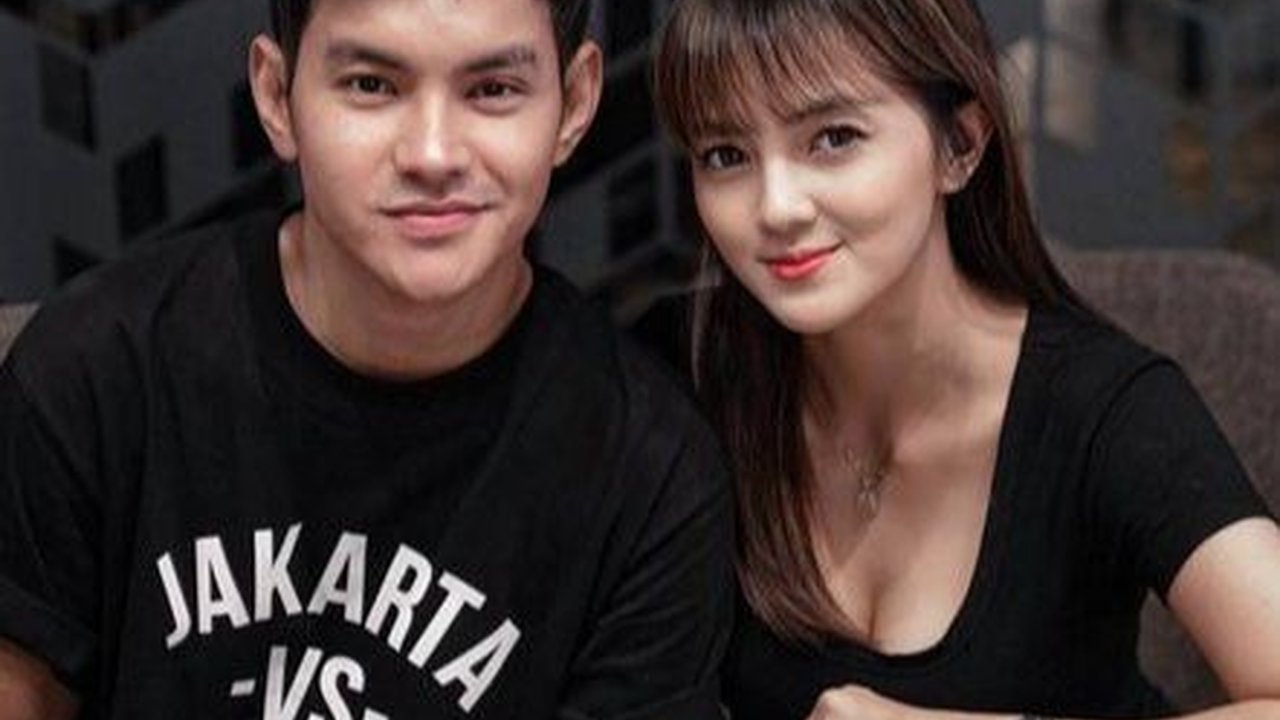 9 Potret Aditya Suryo Bersama Istri dan Tiga Anaknya, Mereka Disebut Sebagai Keluarga Awet Muda dan Tampan.