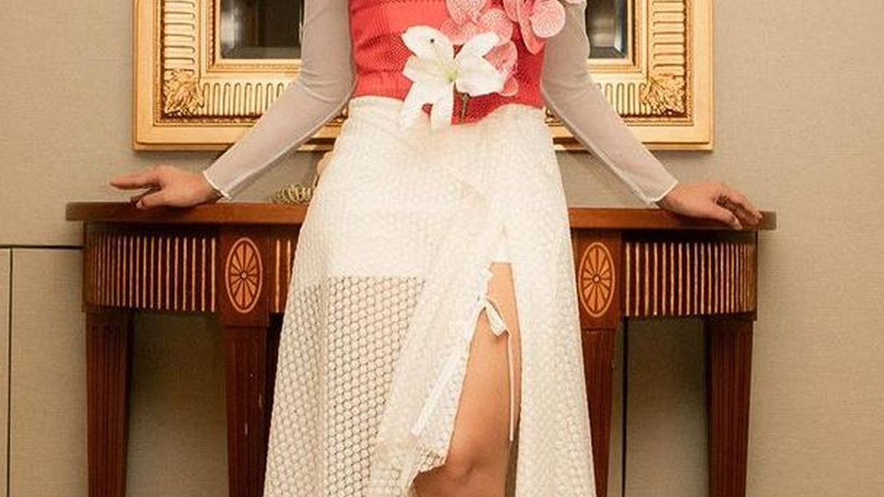 Spesial Kemerdekaan Indonesia, Intip Penampilan Merah Putih Yura Yunita di Konser Terbaru