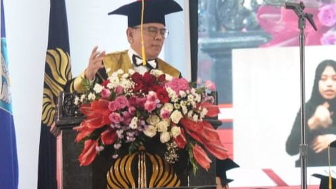 Sekjen Kemenkumham Terima Doktor Honoris Causa dari Universitas Negeri Surabaya
