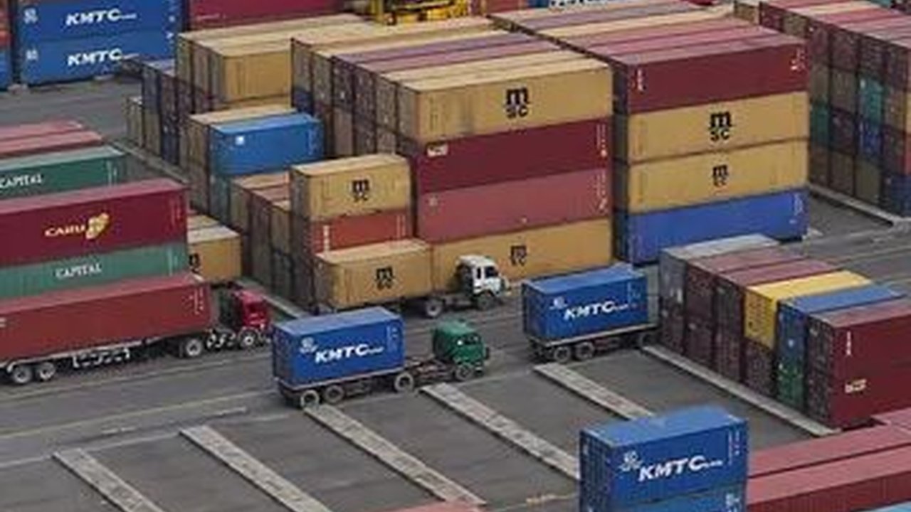 Tren Ekspor Menurun, Pemerintah Tetap Optimis Bisa Simpan Rp918 Triliun untuk Cadangan Devisa