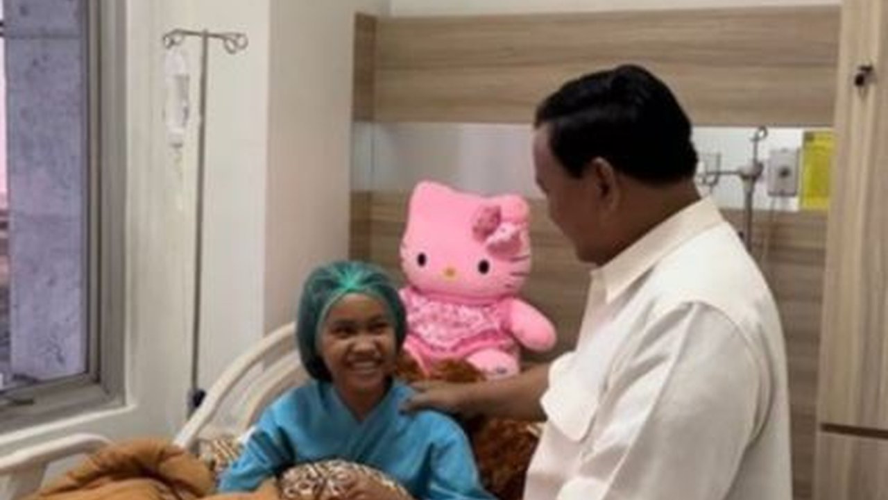 Momen Prabowo Jenguk Nabila Penyelamat Kucing: Salam dari Bobby The Cat